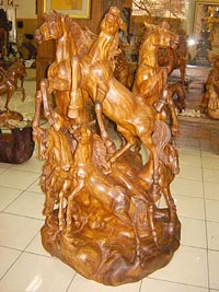 Ubud wood carving gallery at Mas
